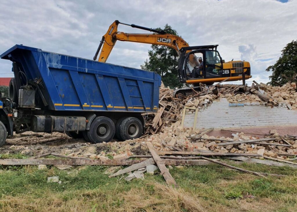 вывоз мусора и грунта